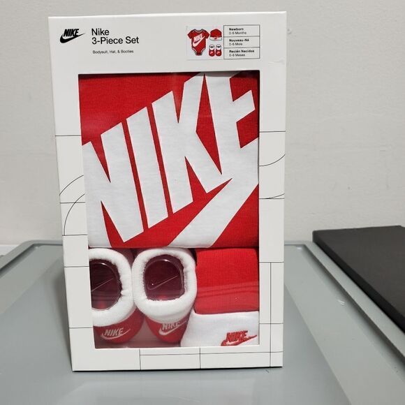 Nike Baby Boy Newborn 0-6 Months Bodysuit Hat & Booties Red/White New - Picture 1 of 7